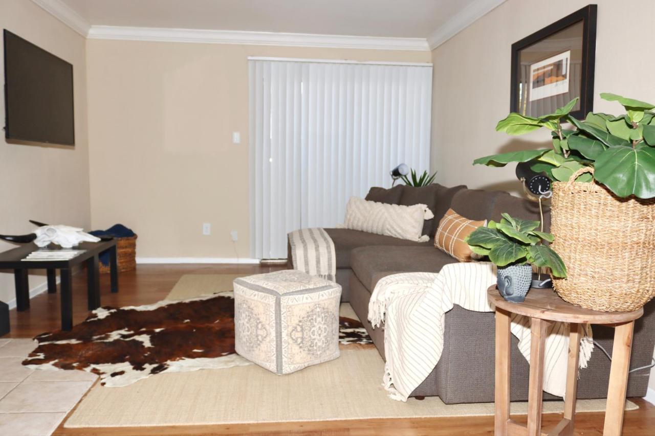Chic Boho Cottage -Self Check In, Fully Furnished, & Free Parking ヒューストン エクステリア 写真