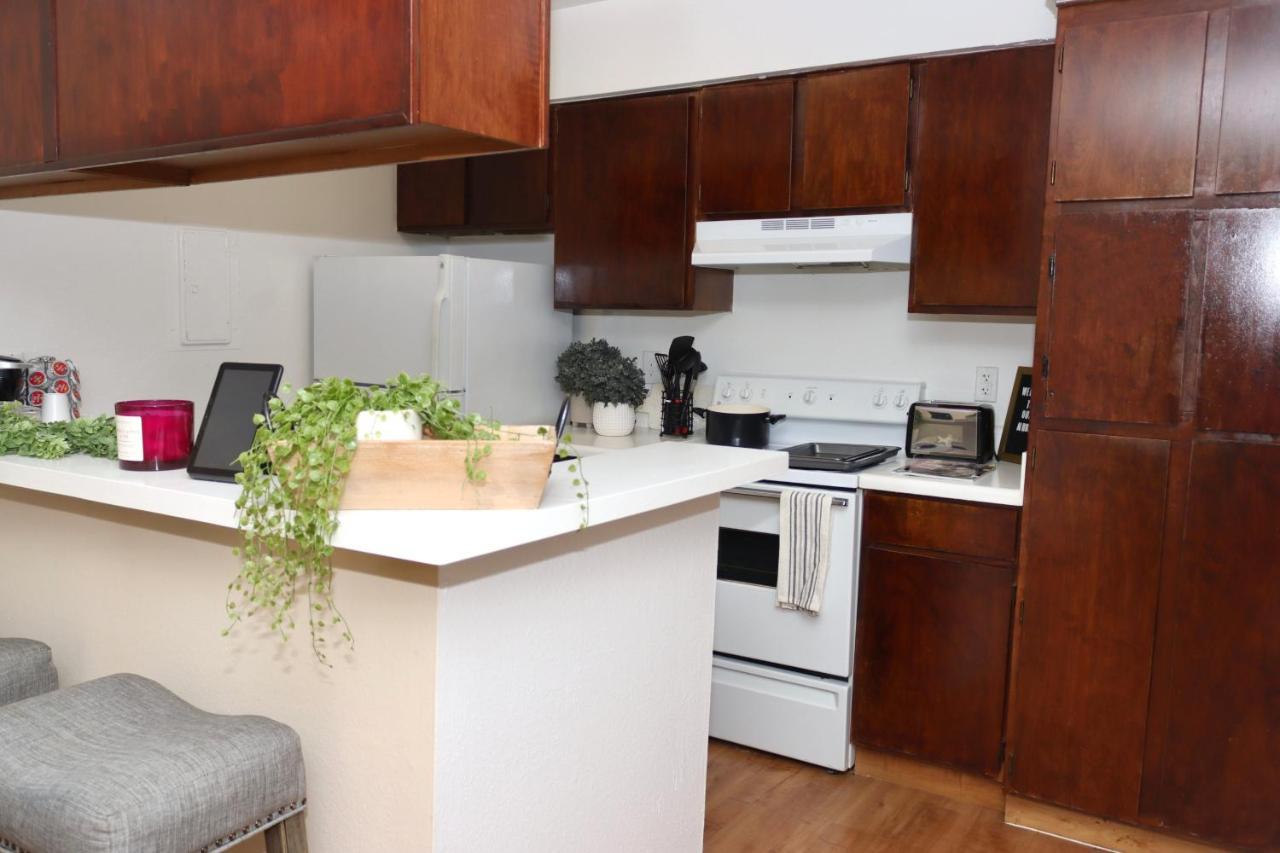 Chic Boho Cottage -Self Check In, Fully Furnished, & Free Parking ヒューストン エクステリア 写真