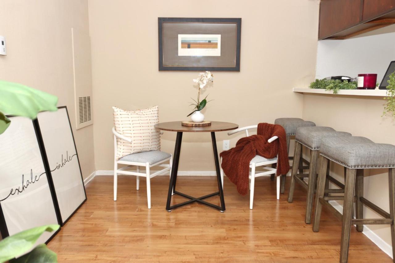 Chic Boho Cottage -Self Check In, Fully Furnished, & Free Parking ヒューストン エクステリア 写真