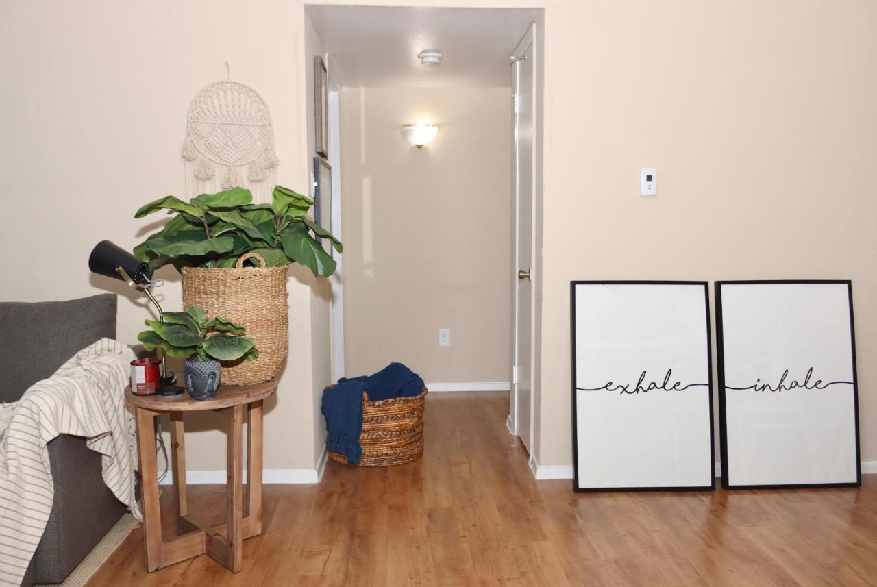 Chic Boho Cottage -Self Check In, Fully Furnished, & Free Parking ヒューストン エクステリア 写真